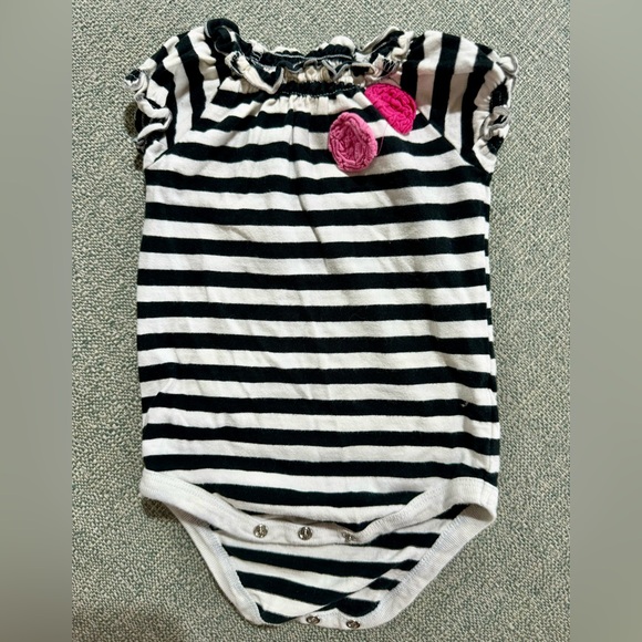 4-pcs 3 months bodysuits - short sleeves, bottom snaps. Used in good condition! - Picture 6 of 9